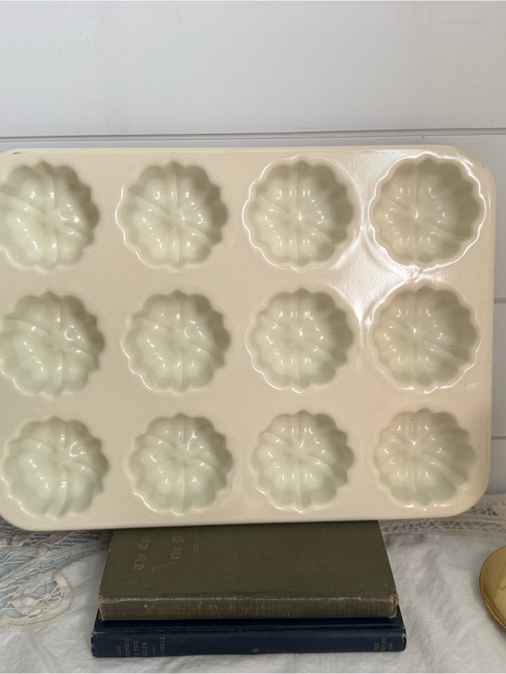 Nordic Ware Cream Flower Baking Mold - 12-Cavity